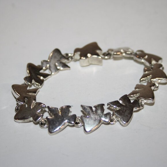 Beautiful silver Angel bracelet 7.75" Magnetic clasp - Picture 2 of 3